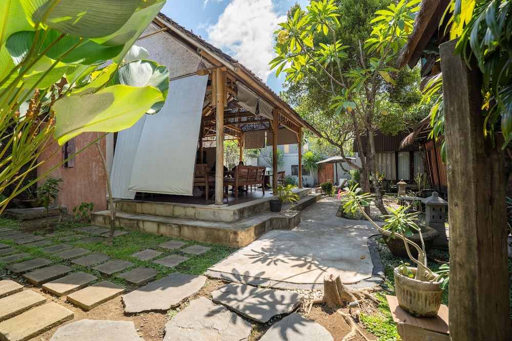 Room-cozy 3-bedroom Lumbung Cabin in Cen
