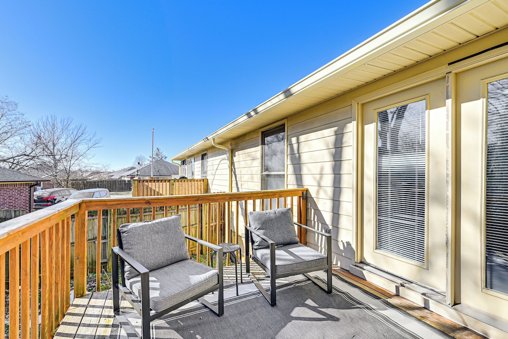 Family Home w/ Ping-pong & Fire Pit in Lexington