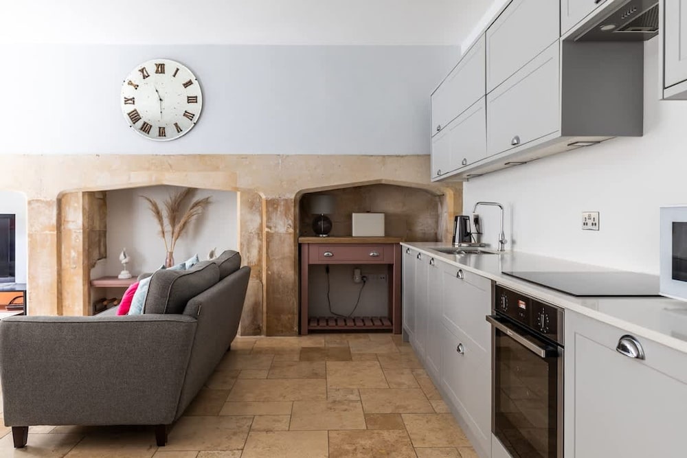 Elegant Georgian Flat in Historic Bath With Garden