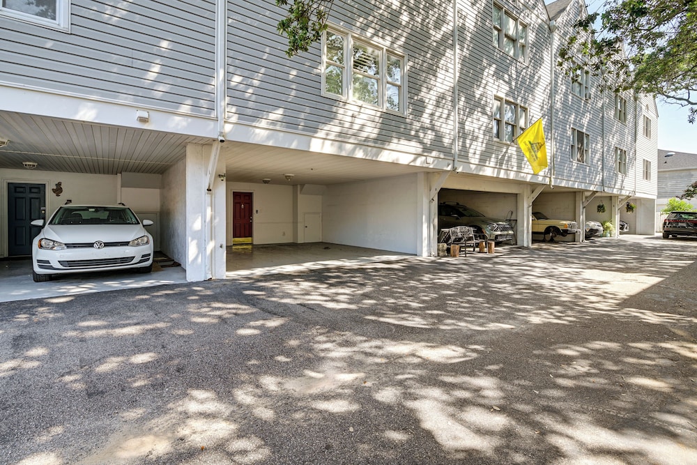 Steps to Sand: Walkable Condo in Myrtle Beach!