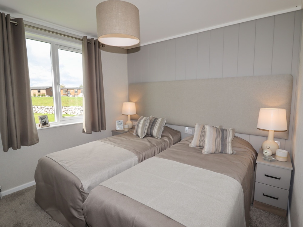 35 Delamere Point