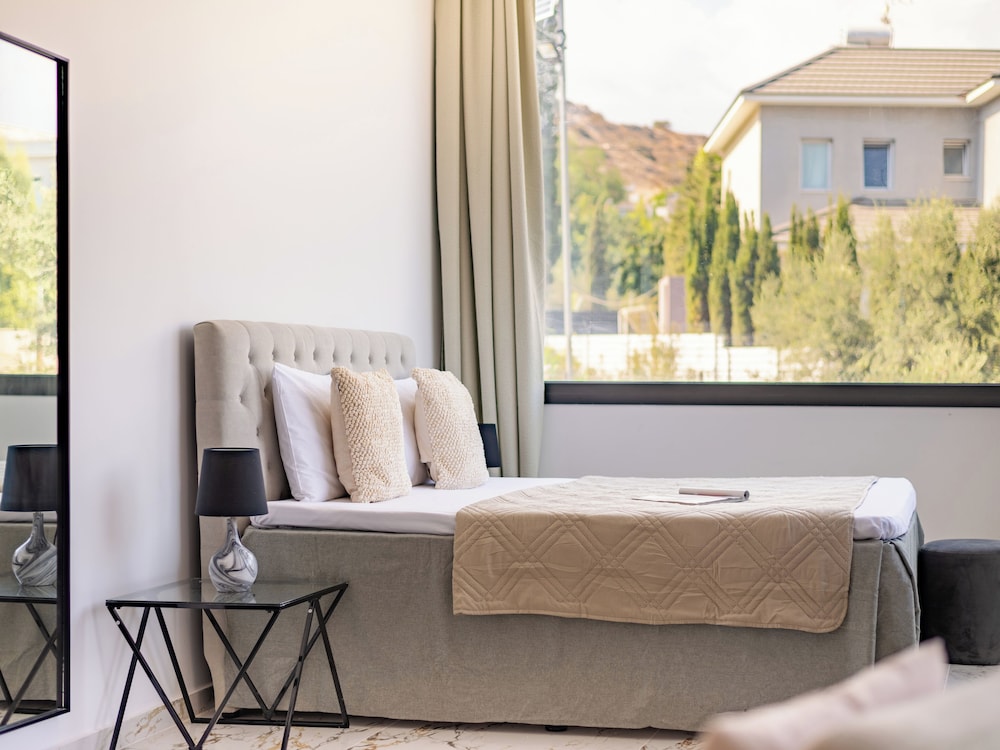 Sanders River Plaza Limassol Apartment