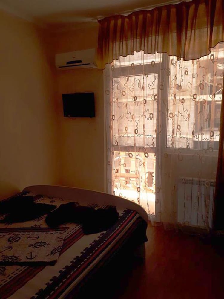 Oganes Guesthouse