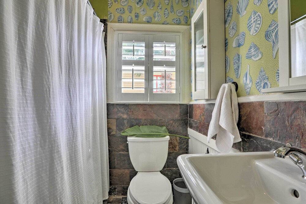Historic Galveston Hideaway, Walk to the Beach!
