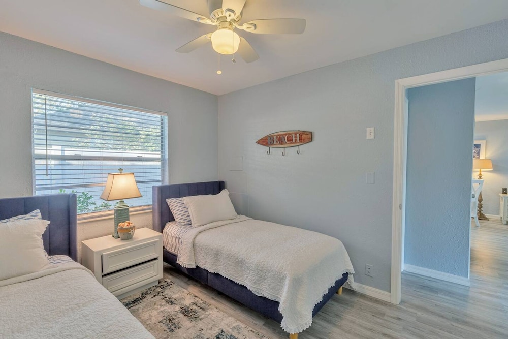 Royal Blue Downtown-gulfport-heated Pool