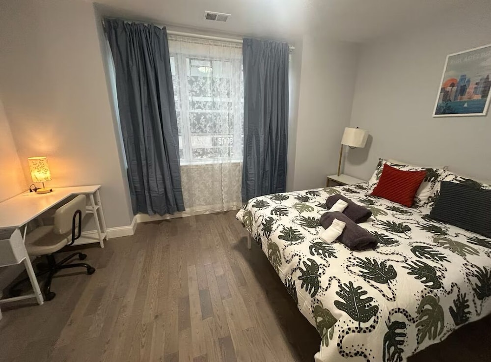 Cozy 2-3 Bedroom Apt in Center City