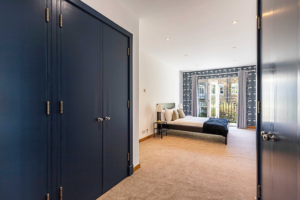 Sleek and Contemporary House in Battersea