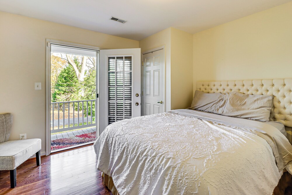 Walk to Lake & Boat Ramp: Central Gem in Annapolis, photo 16