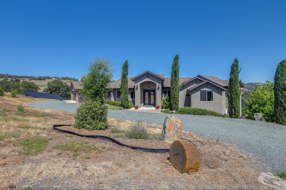 On-site Vineyard: Gem on 10 Acres in Pilot Hill!