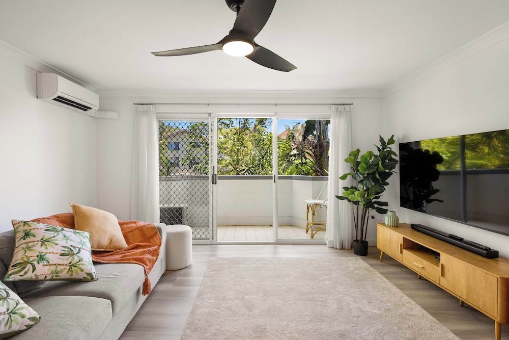 Coastal Cool in Prime Burleigh Heads