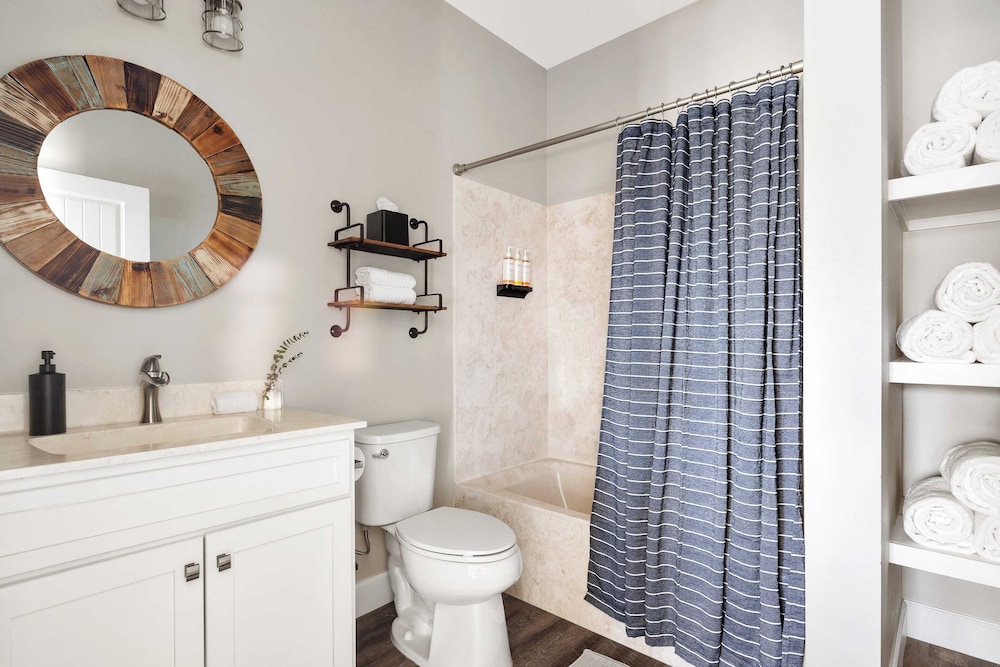 Sleeps 18! Private Pool, Hot Tub, Near Beach Miramar Dream House by Avantstay