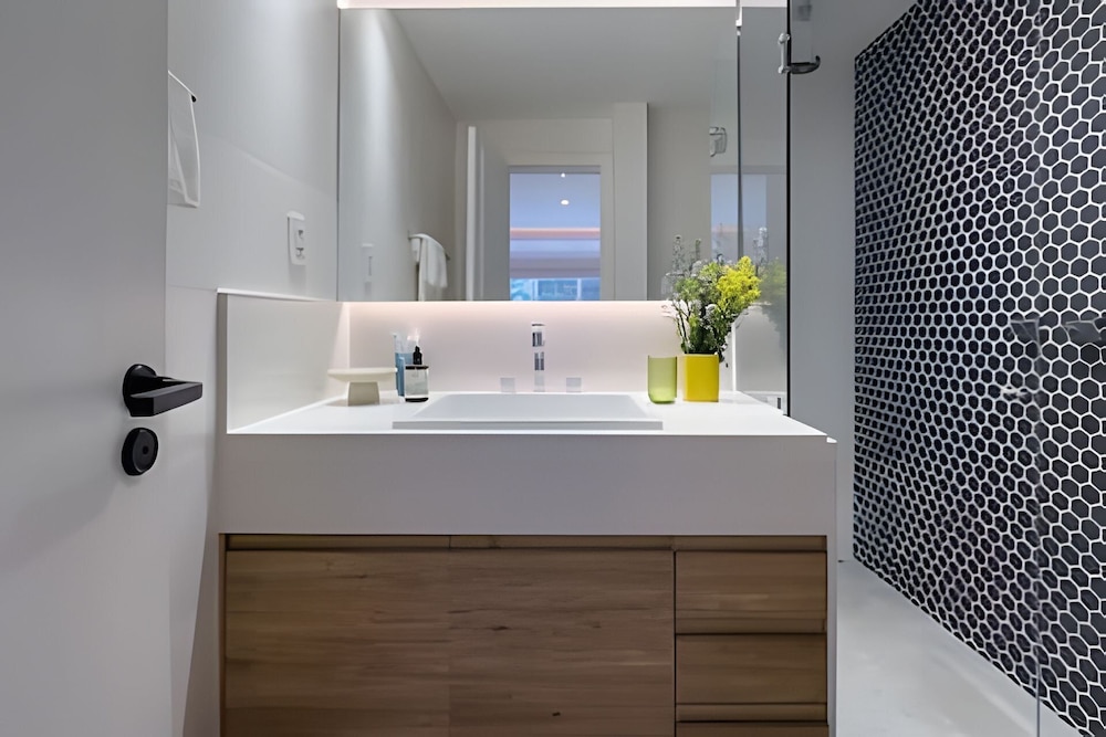 Ipanema | Duplex no melhor local do bairro, 4 quartos, 5 min da Praia - por Casapē Rio