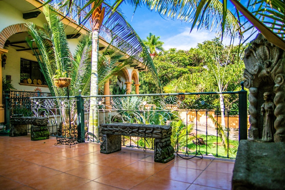 Anana Rancho San Rafael Pool and Lake Views