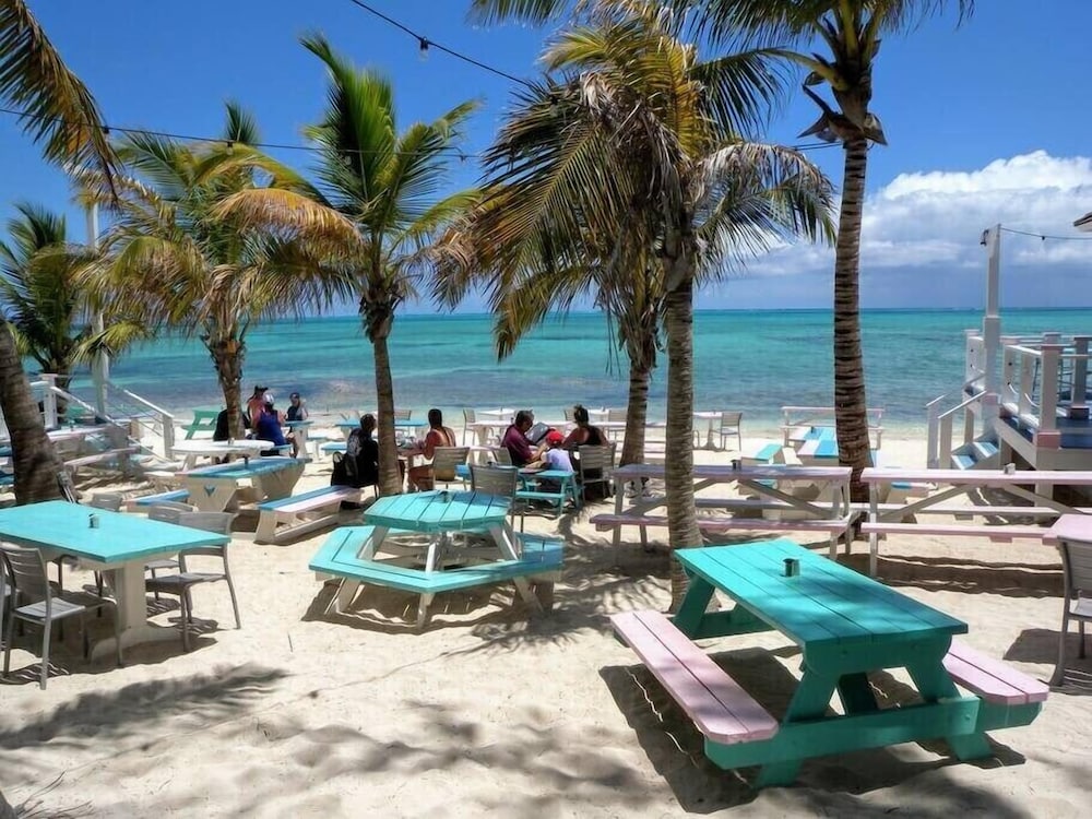 2bdr Beachside Vacation Villa, Hotel Amenities v6