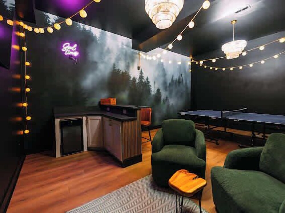 The Greenhouse With Indoor Slide Close to Hocking Hills