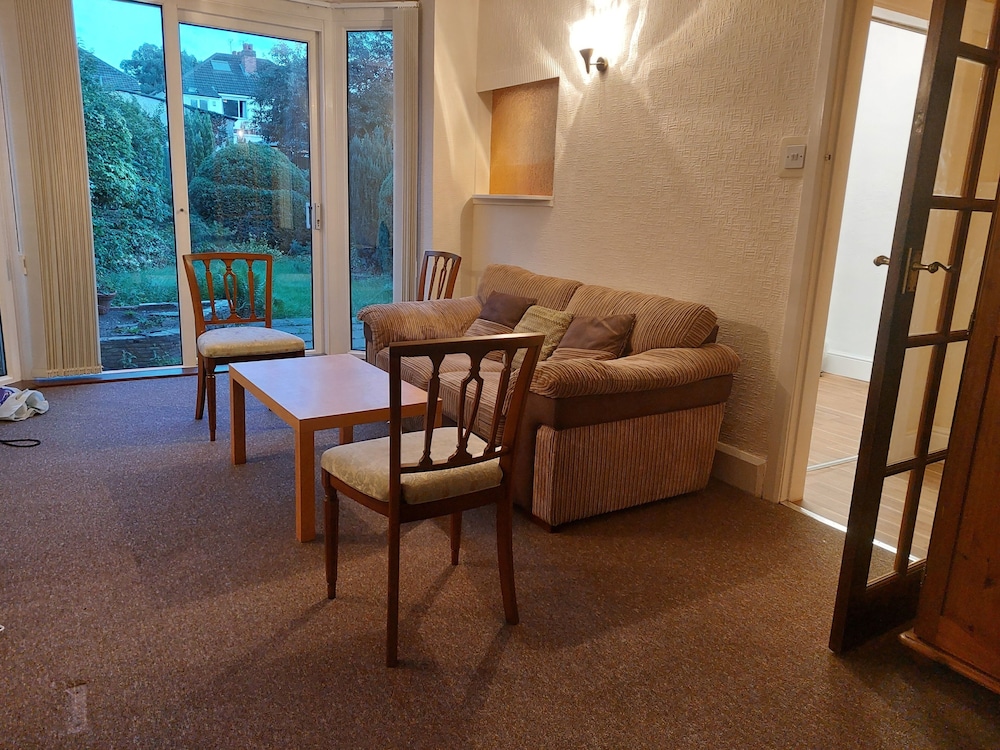 Birmingham Blissful Retreat With 3 Bedrooms
