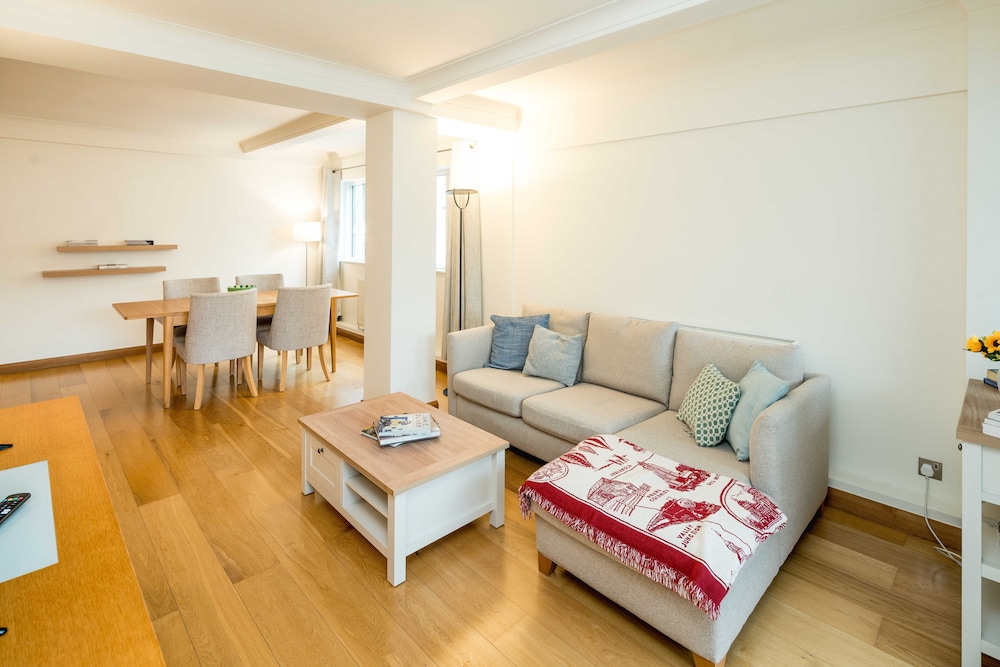 Bright 2-Bed Flat Near St Paul’S