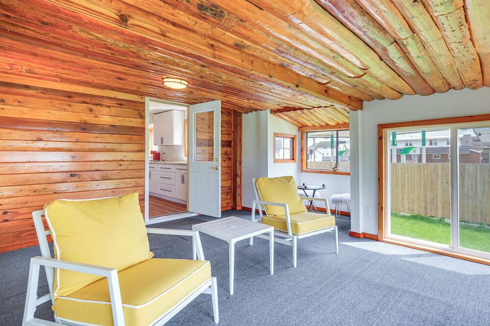 1 Mi to Shore: Lake Michigan Retreat w/ Game Room!