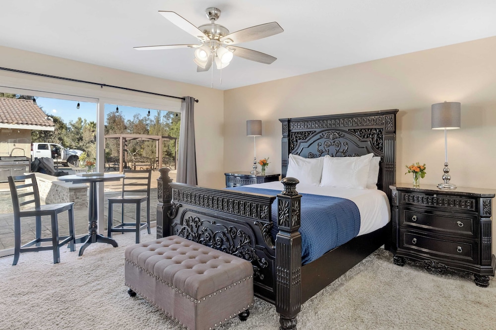 Bordeaux by Avantstay Private Pool, Hot Tub & Game Room Near Temecula