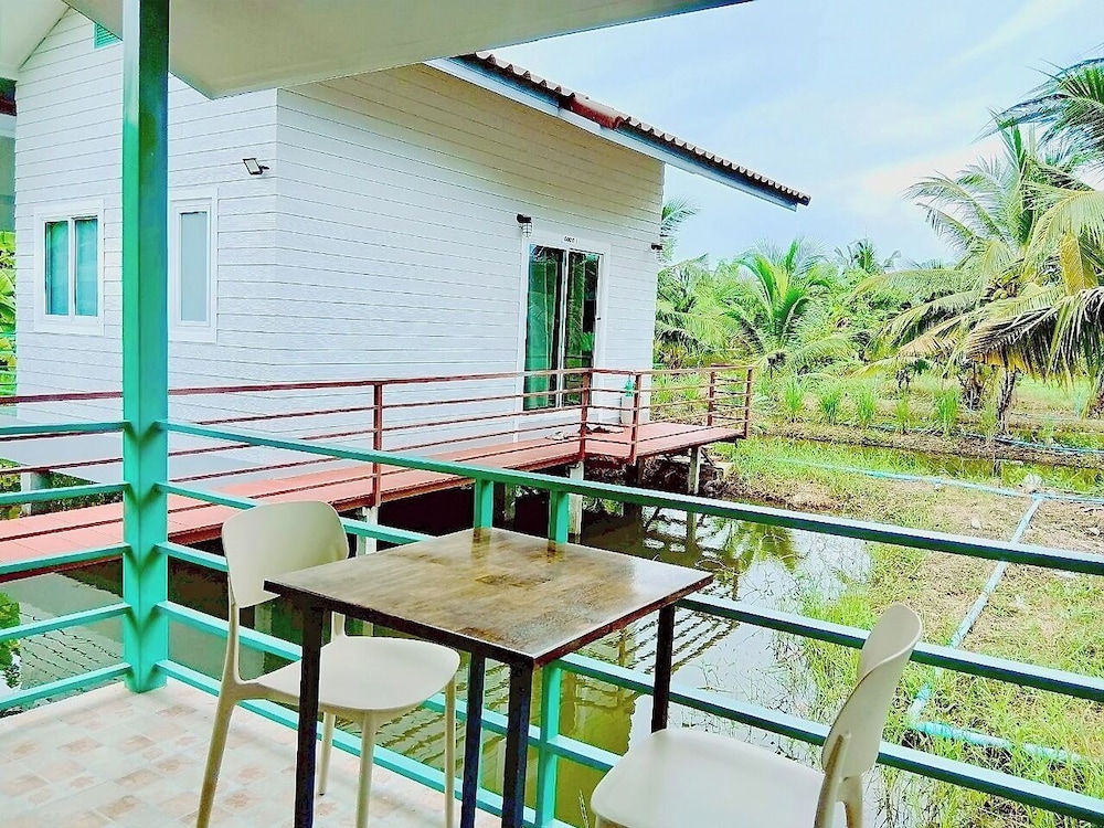 Coco and Canal HomeStory