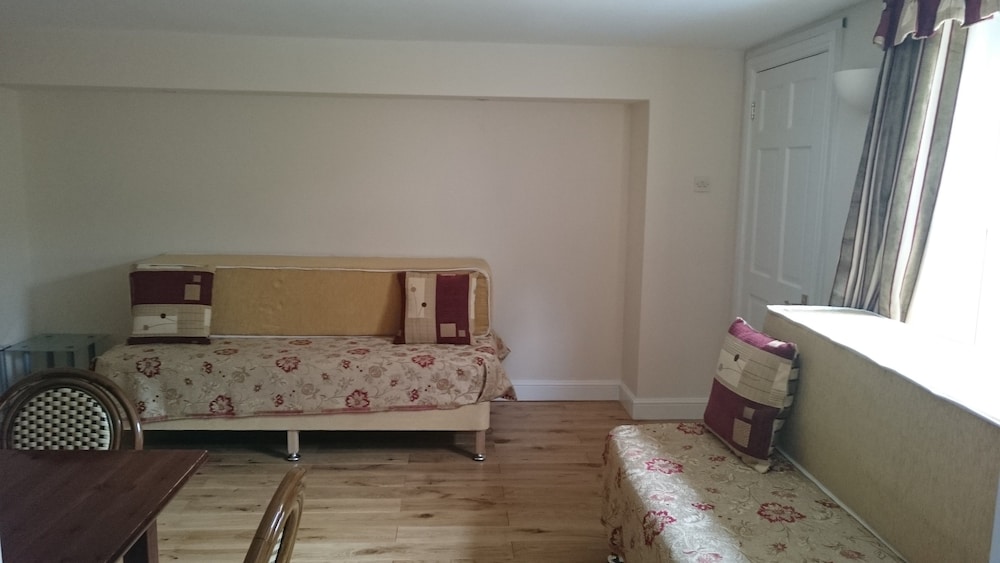 Mayville House Apartment