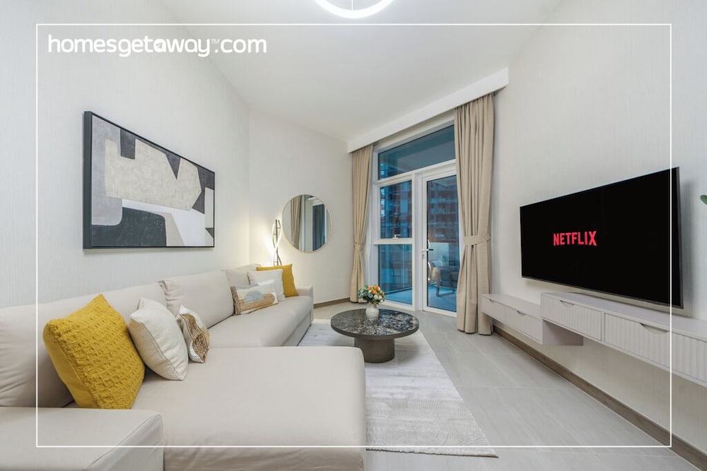 Chic 1BR at the Canal Business Bay