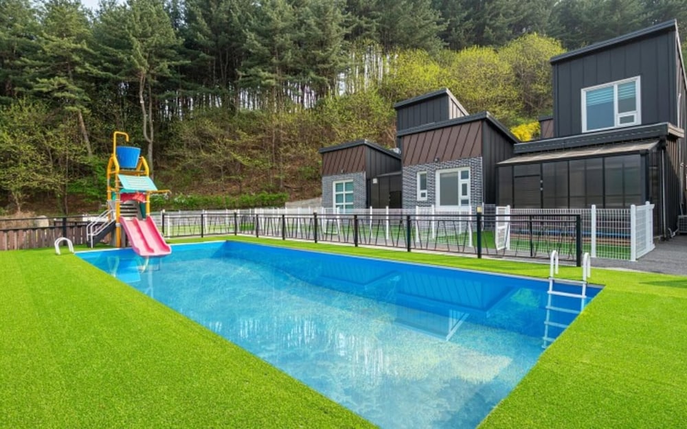 Gapyeong Dubai Dog Pool Villa view 4