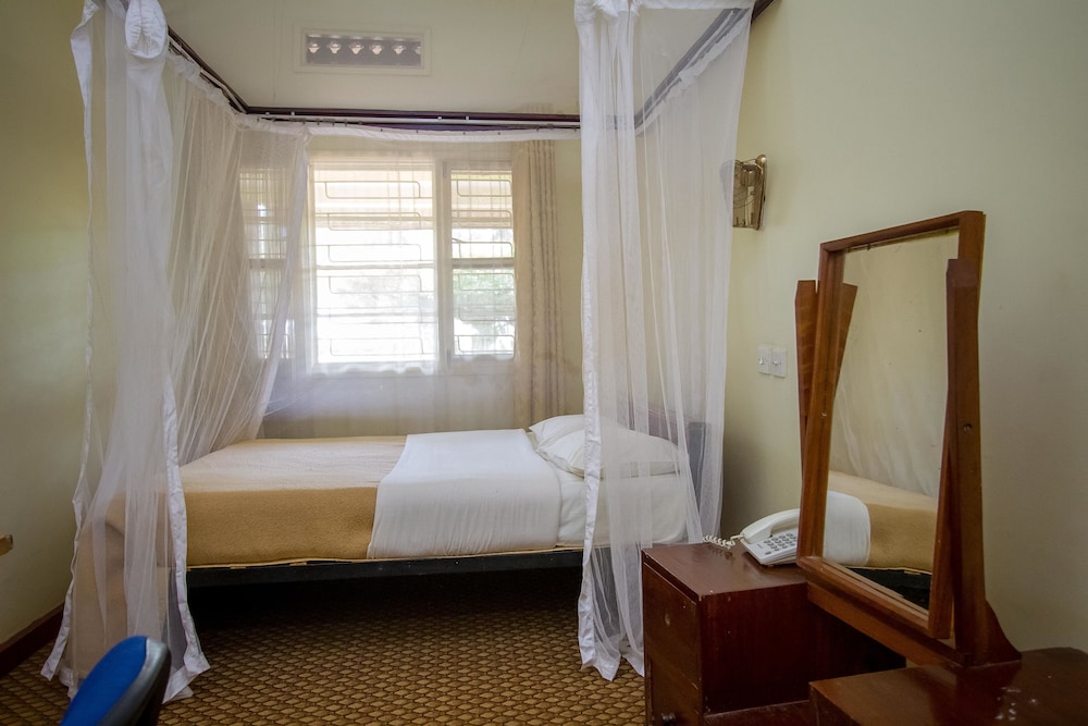 Emirina Travel Hotel