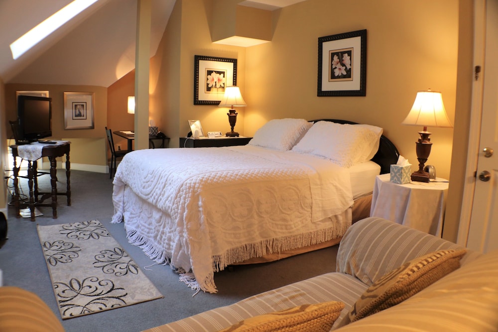 The Lincoln Short North B&B