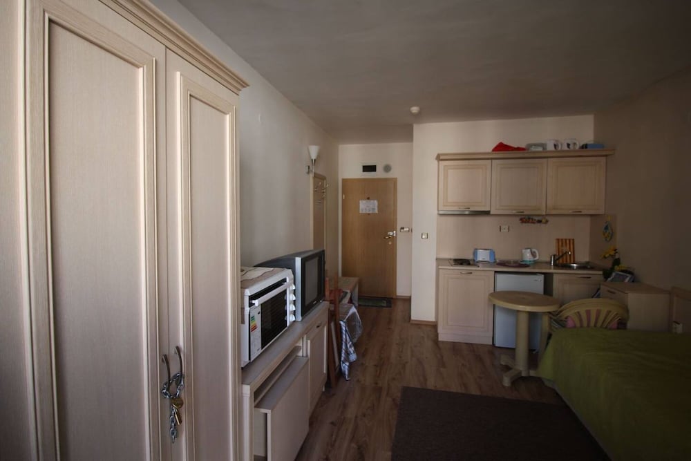 Studio in Avalon Complex view 4