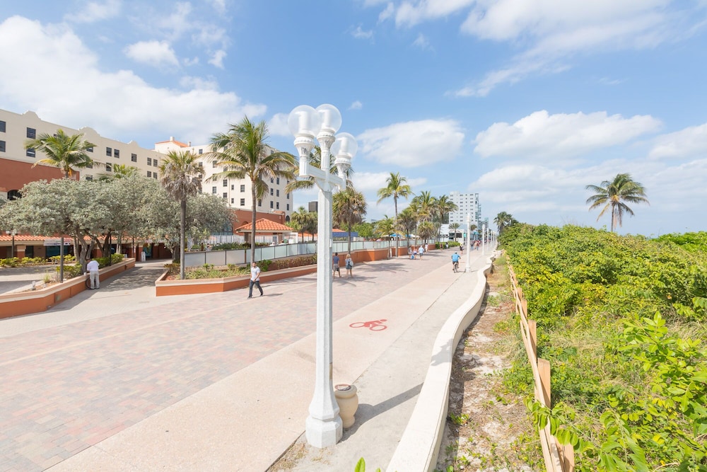 320 City View Hollywood Beach - Image 3