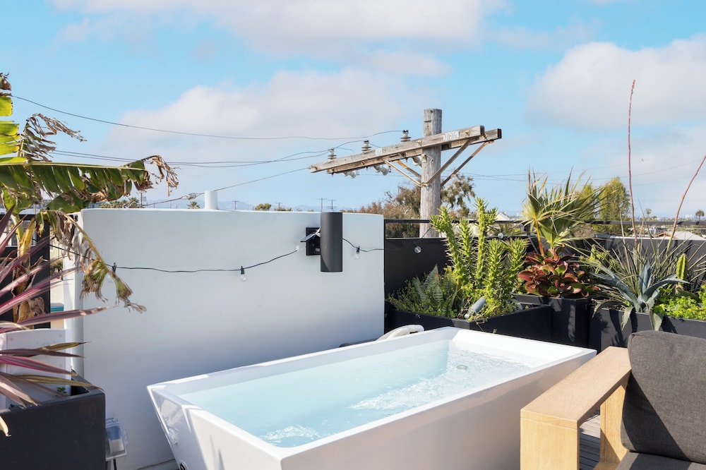 Venice View by Avantstay Walk to Venice Beach Rooftop, Ice Bath, Luxe Design