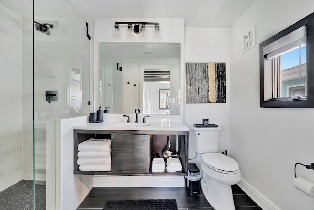 The Aura a Luxury Waterview Condo Heated Pool