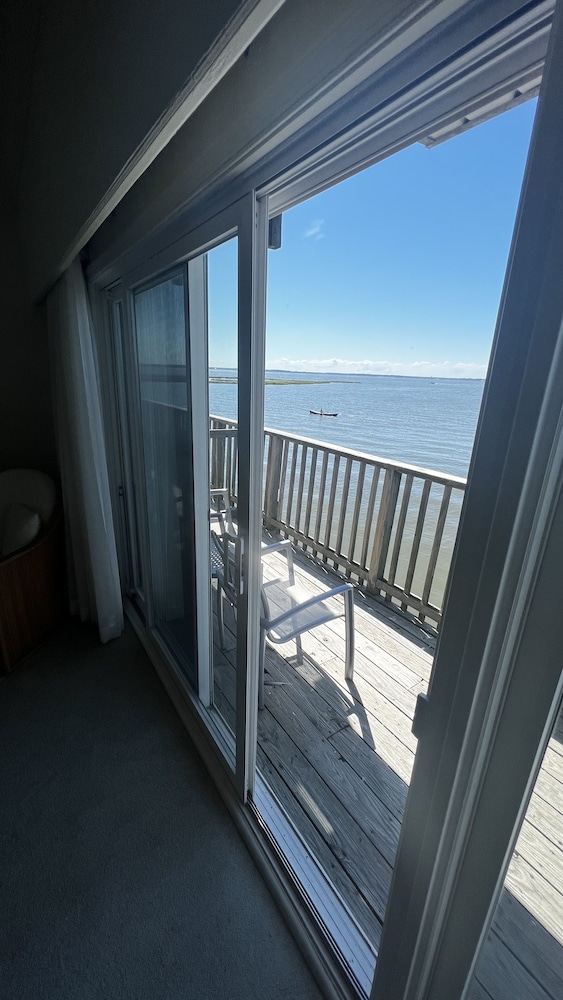 Lighthouse Club Hotel