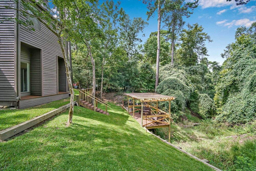 Coldspring Cottage < 1 Mi to Lake Livingston! view 3