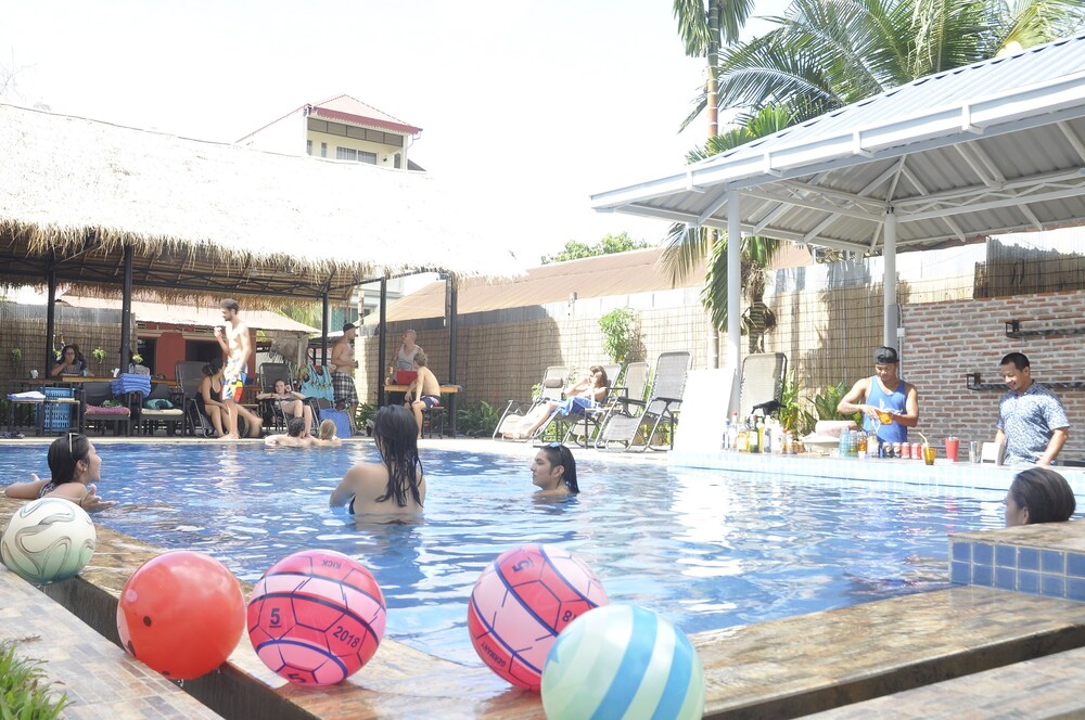 Pool Party Hostel