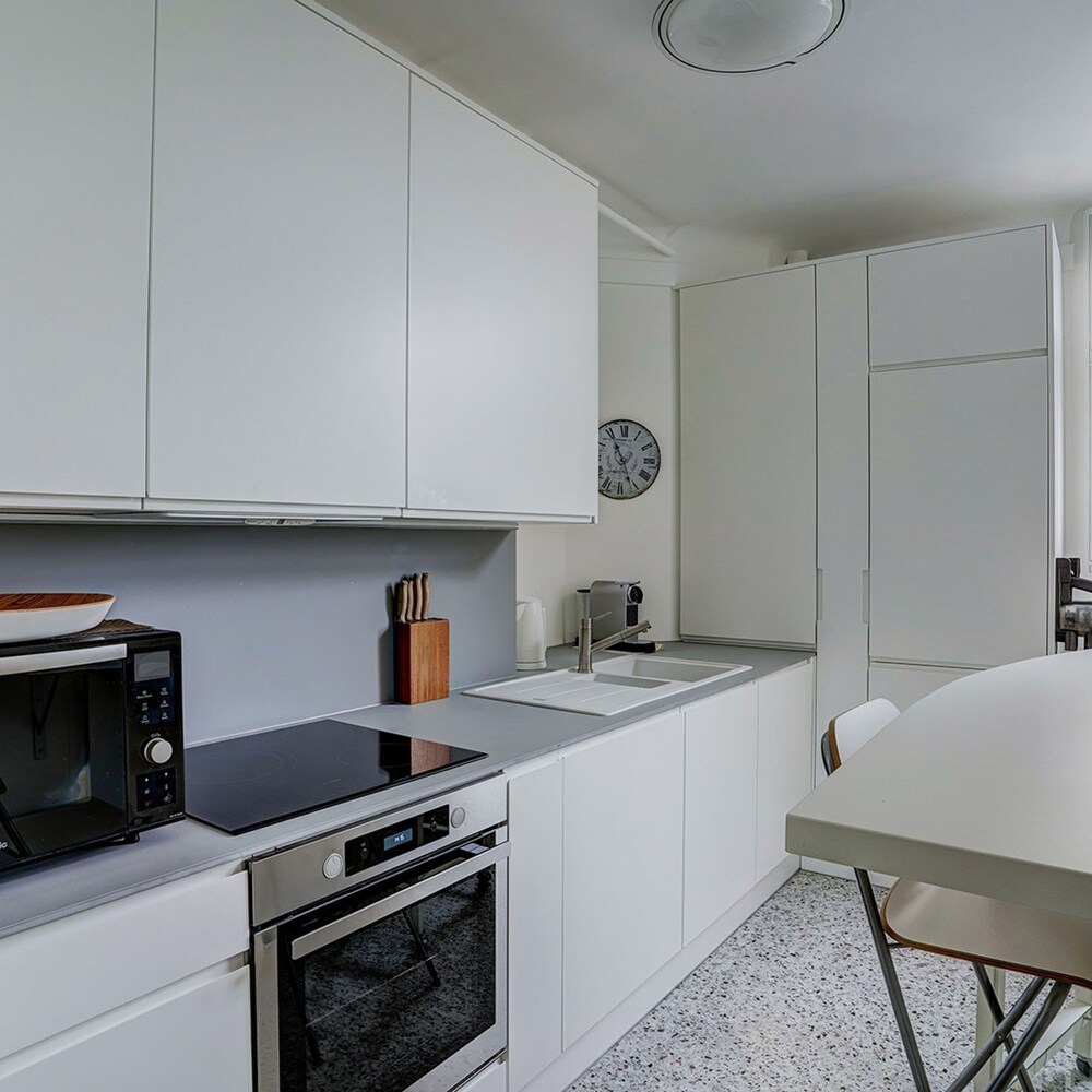 Bright Etoile Bright 2 bed Close to Eiffel Tower Arc the Triomphe et Champs Elysees