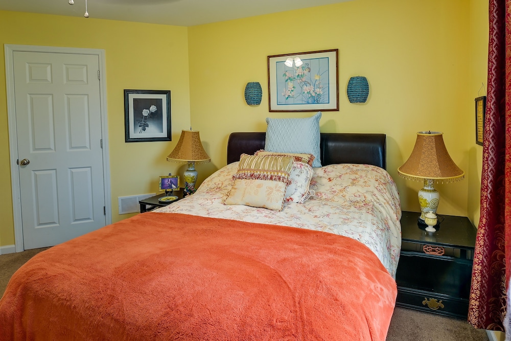 Cozy Georgetown Cottage on a Working Horse Farm!