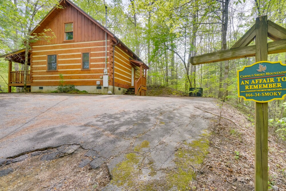 Gatlinburg Cabin w/ Pool Table ~ 6 Mi to Downtown! view 4