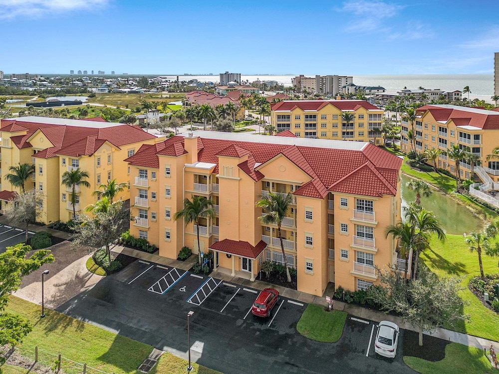 Bella Lago 444 ~ Beautifully Updated Condo Just Across The Street From The Beach! 3 Bedroom Condo by RedAwning