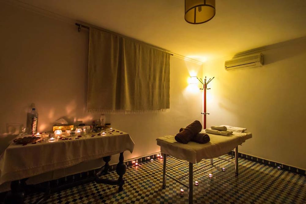 Room in B&B - Riad Authentic Palace & Spa - Royale Suite Al Cazar