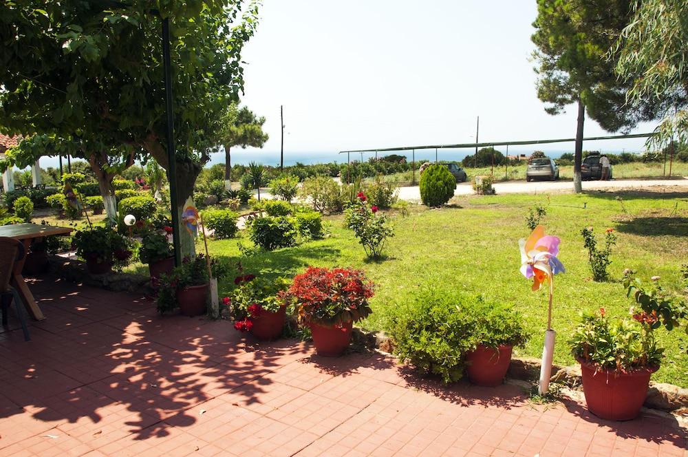 Apartments Hotel Alexandros view 5