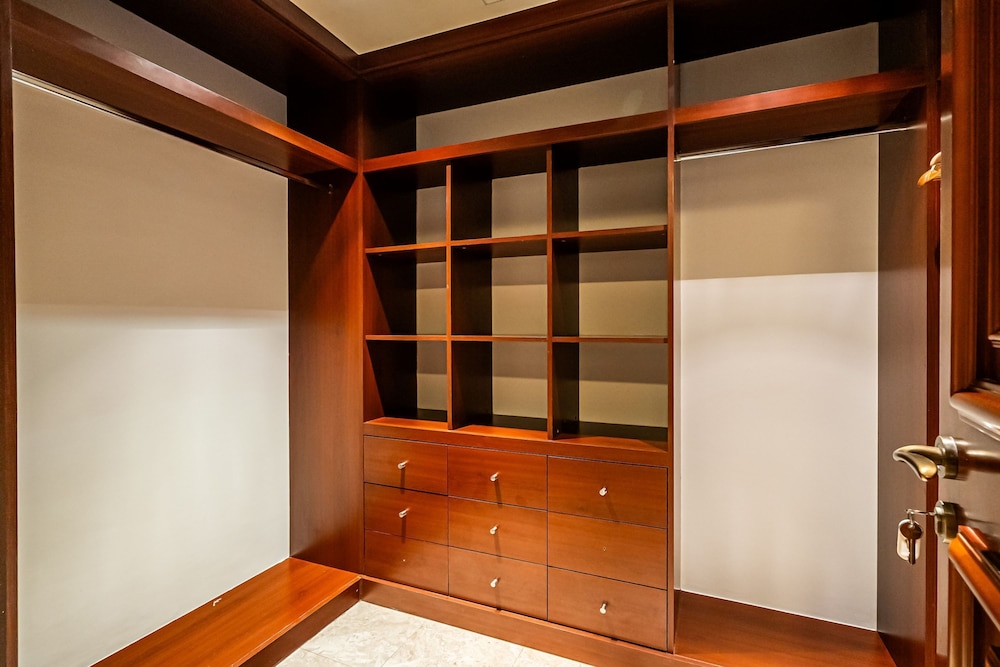 Fairmont South Residence 412