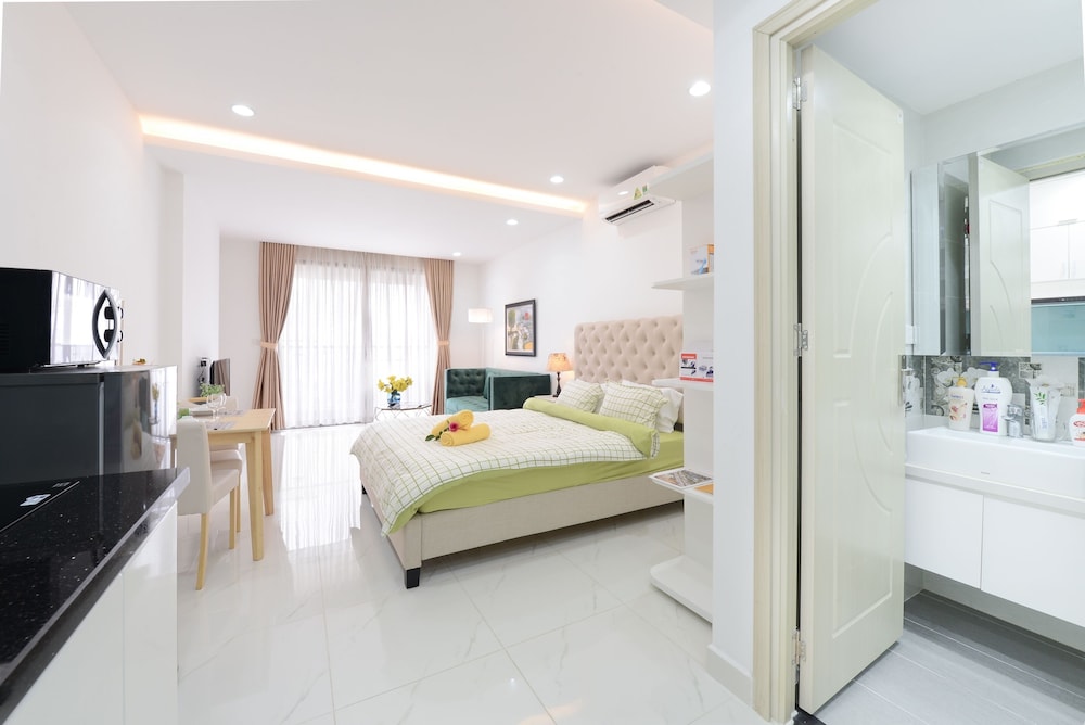 Jennifer House - Millenium Apartment