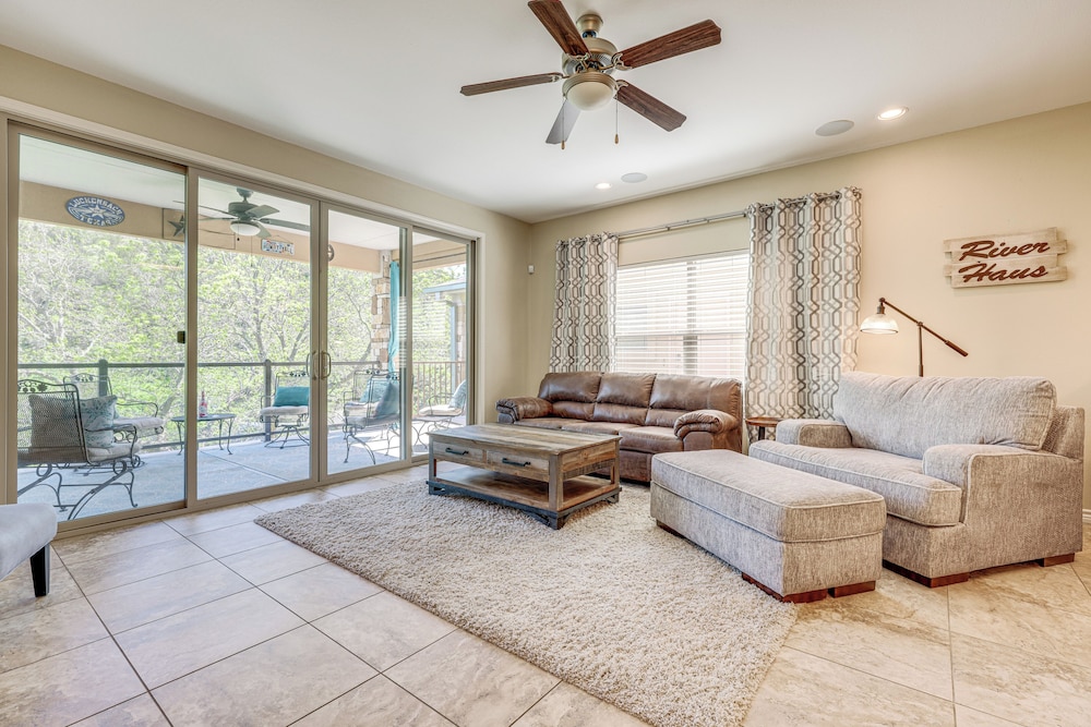 'rio Vista' Condo: Direct Guadalupe River Access!