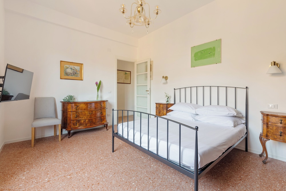 Bright And Spacious Family Apartment In Parioli