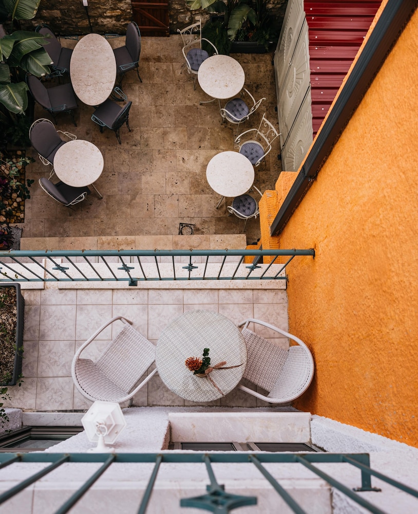 ALAZ URLA ROOMS