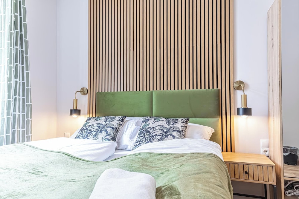 4BR Apt. for Groups 6-Min to Stadthalle