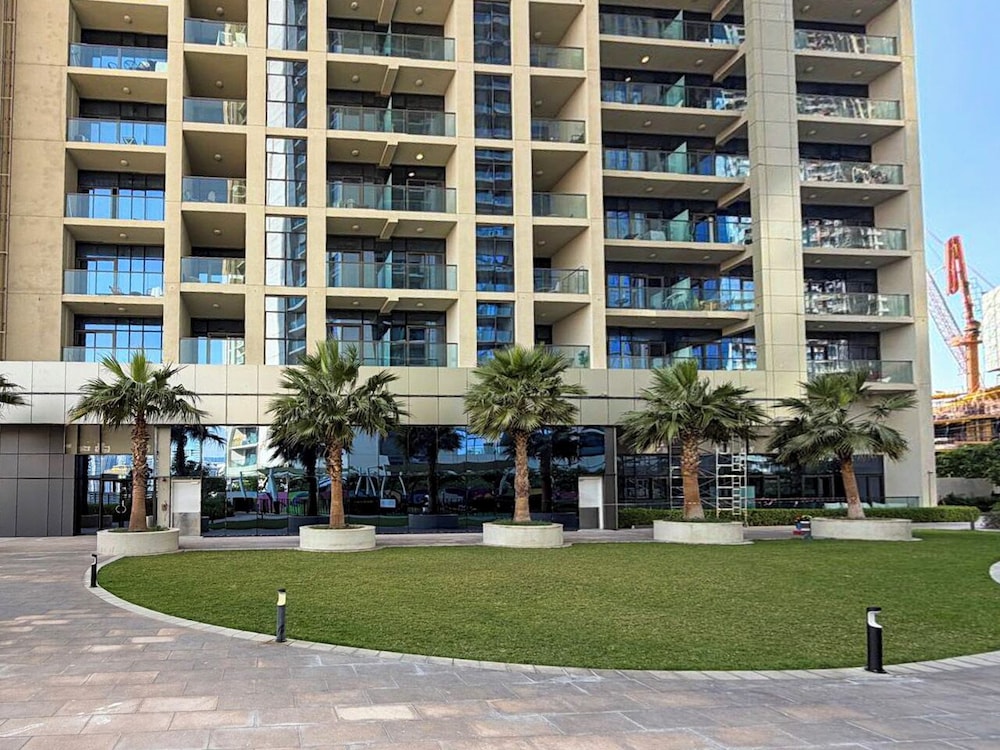 PVH - Contemporary 2BR - Aykon Tower C