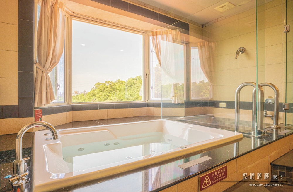 Regale Villa Hotel